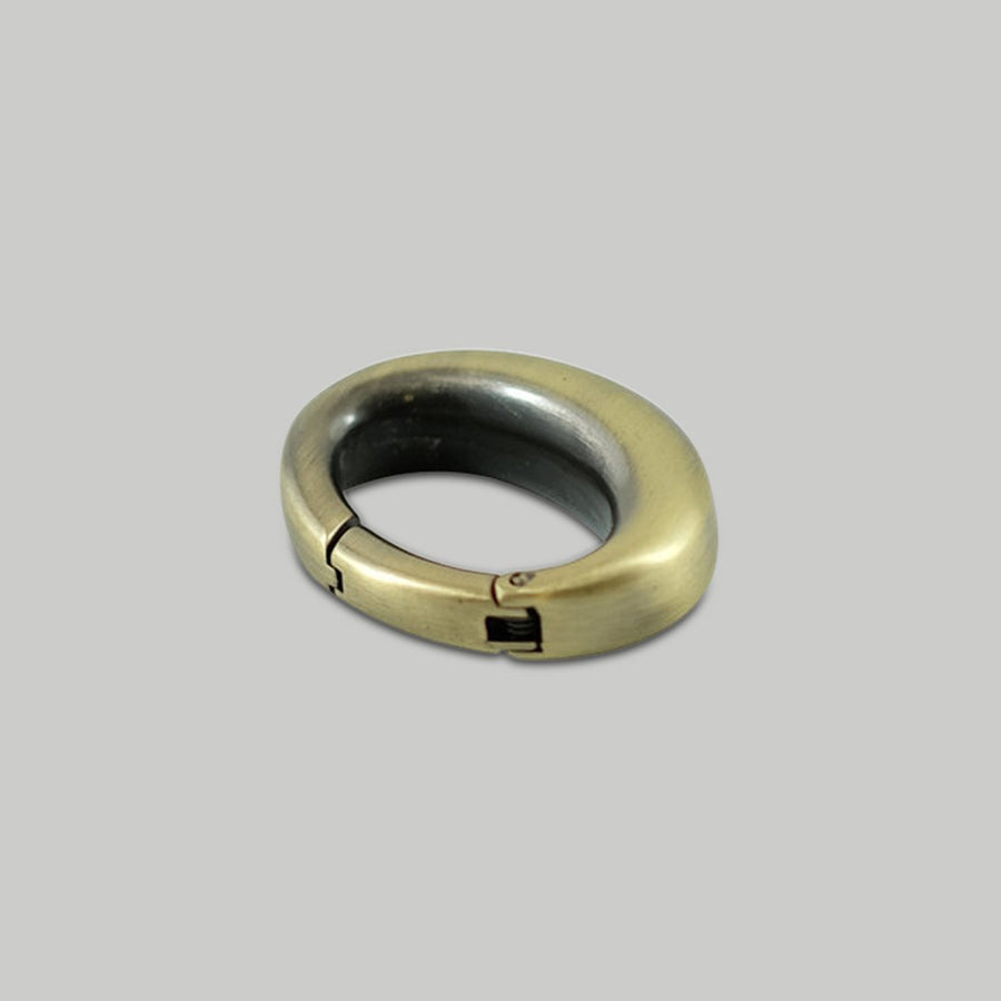 Chunky Oval Spring Gate Ring / 3 colours